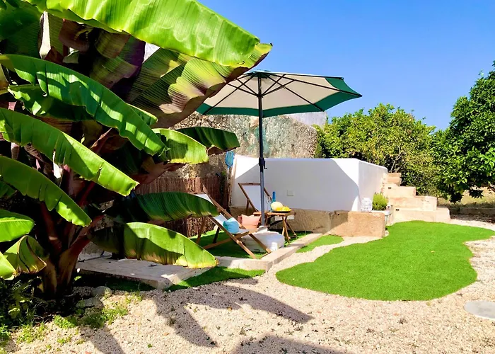 Дом отдыха Pool Oasis With Private Parking- Modern Country Vigia 8