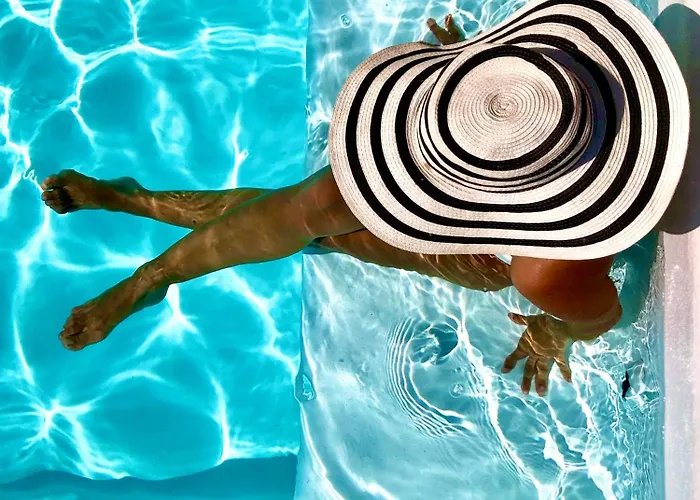 Pool Oasis With Private Parking- Modern Country Vigia 8 Сasa de vacaciones *